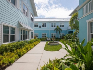 Grand Oaks of Jensen Beach Courtyard