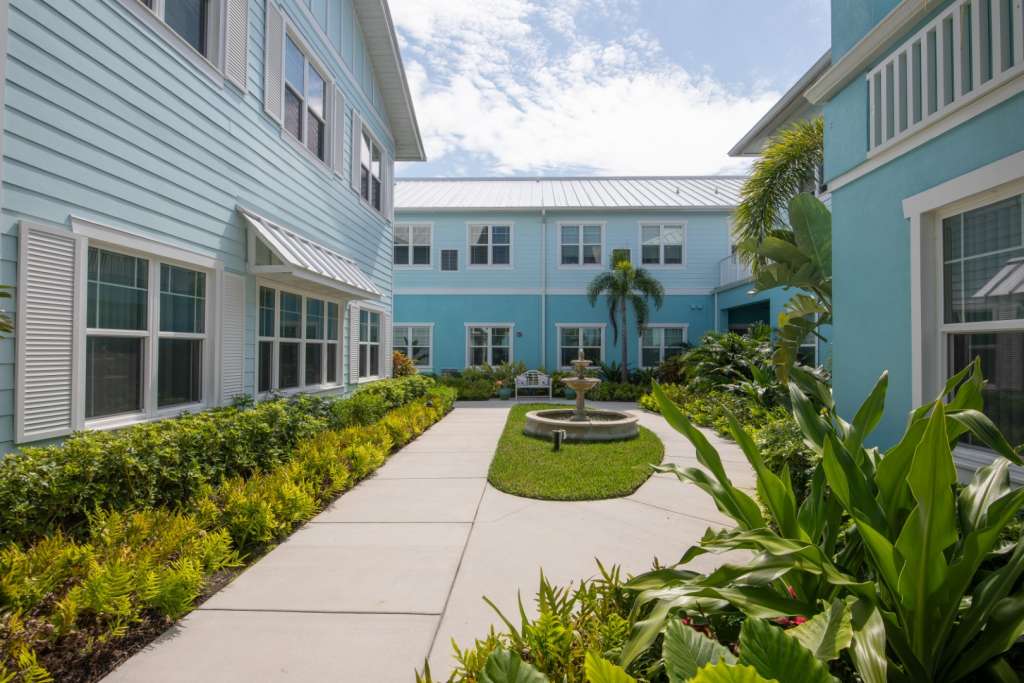 Grand Oaks of Jensen Beach Courtyard