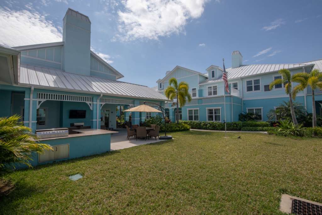 Grand Oaks of Jensen Beach Courtyard