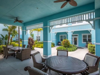Grand Oaks of Jensen Beach Courtyard