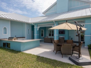 Grand Oaks of Jensen Beach Outdoor Grill Area